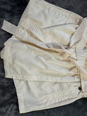 CALIA by Carrie Underwood Cream Paperbag Waist Shorts with Tie